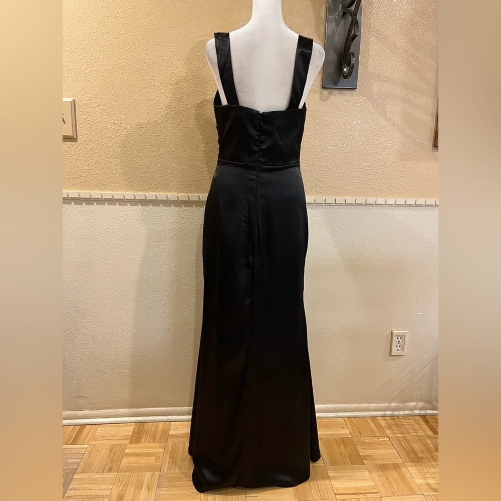 Prom/ Bridesmaid/ Evening dress w/ side ruching & a slit. Black satin. Padded. M - Picture 5 of 12